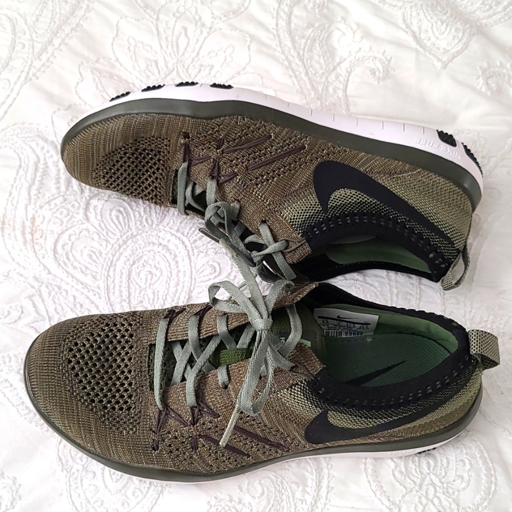 NIKE Focus Flyknit Training Running Shoes.